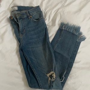 Free people jeans light wash - cute frayed hem!!